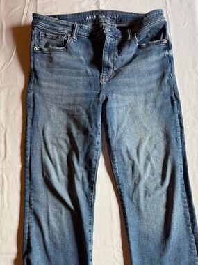 American Eagle Outfitters Women's Faded Blue Straight Leg Jeans